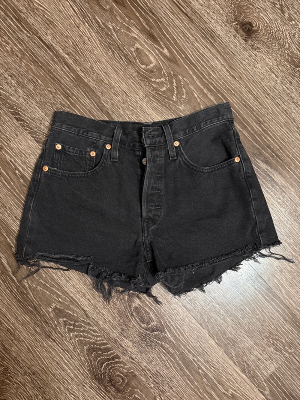 LEVIS BLACK SHORTS